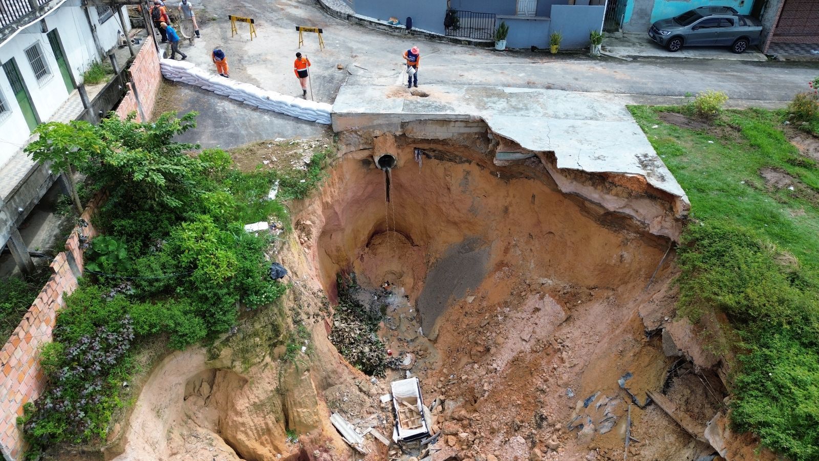 Prefeitura-de-Manaus-inicia-obras-de-contencao-em-talude-no-bairro-Colonia-Antonio-Aleixo-zona-Leste-1
